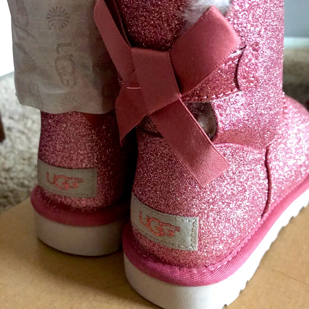 NIB Uggs w mini Bailey bow sparkle Size 6 Women’s